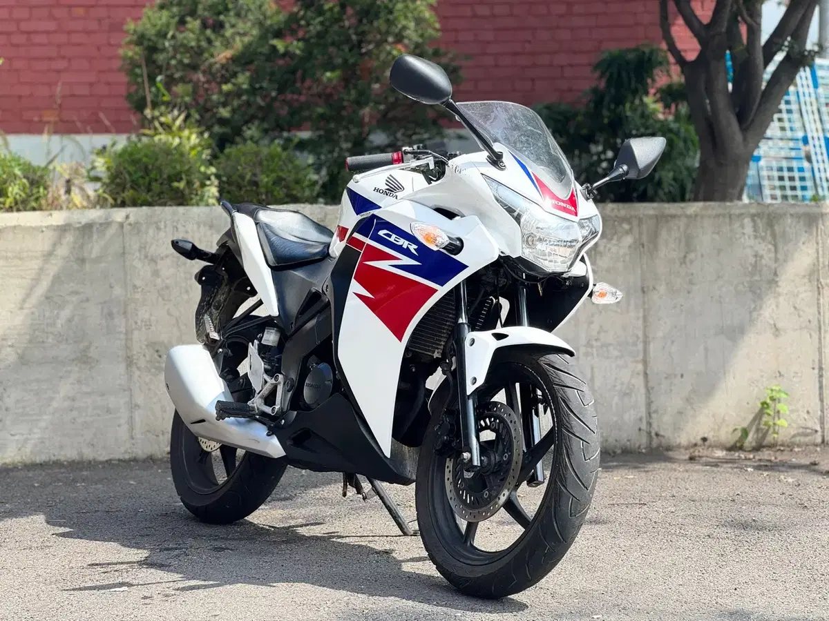 혼다 cbr125r 2014년 / 건담차량 / 저렴히 판매합니다